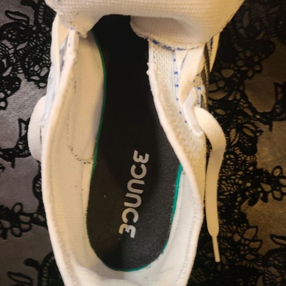 Adidas - Picture 8 of 9